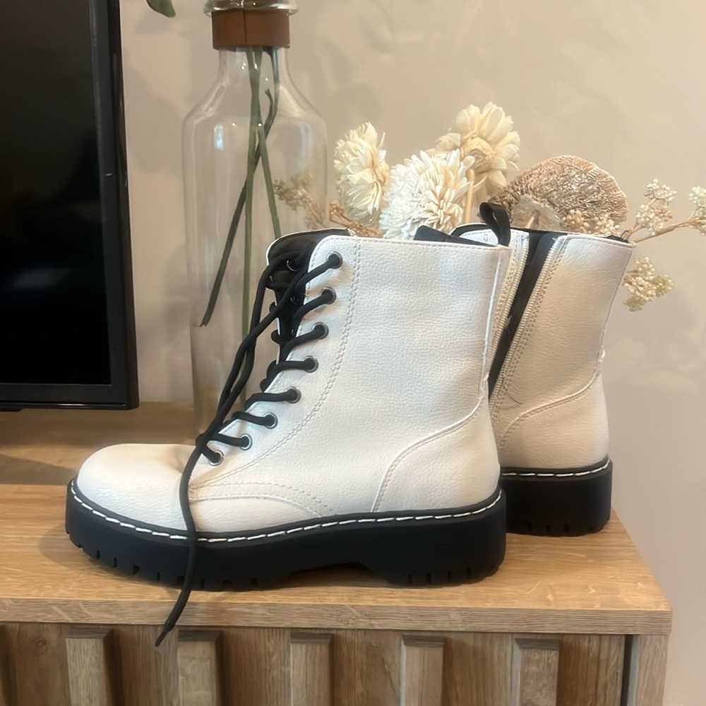 NWOT Bone color combat boots